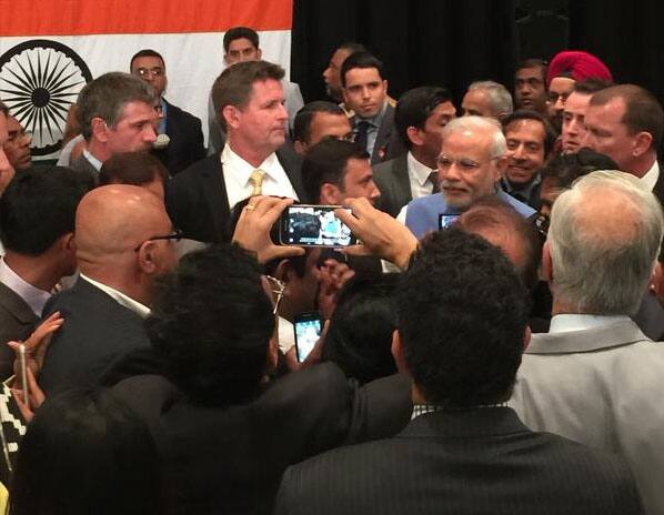 PM Narendra Modi at Allphones Arena in sydney -trwitter