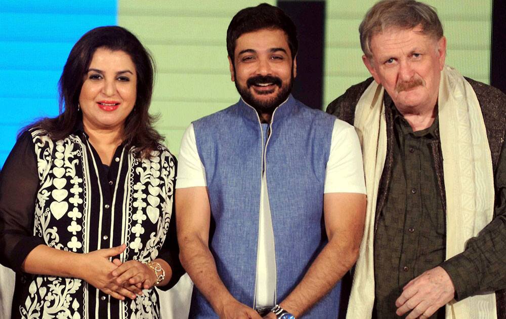 Bollywood film director Farah Khan, noted Australian film director Paul Cox (R) and Tollywood star actor Prasenjit Chatterjee (C) during the closing ceremony of 20th Kolkata International Film Festival.