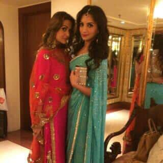 @amuarora  -Wit seema khan n both wearing seema khan!!hahahha  -TWITTER 