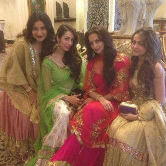 @amuarora  -#day 2..Lovvelyy ladies all dressed in @seemakkhan!Feeling all princess'y!  -TWITTER 