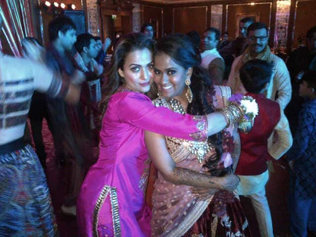 amrita arora -The lovely Bride my pita@khanarpita !  -TWITTER 