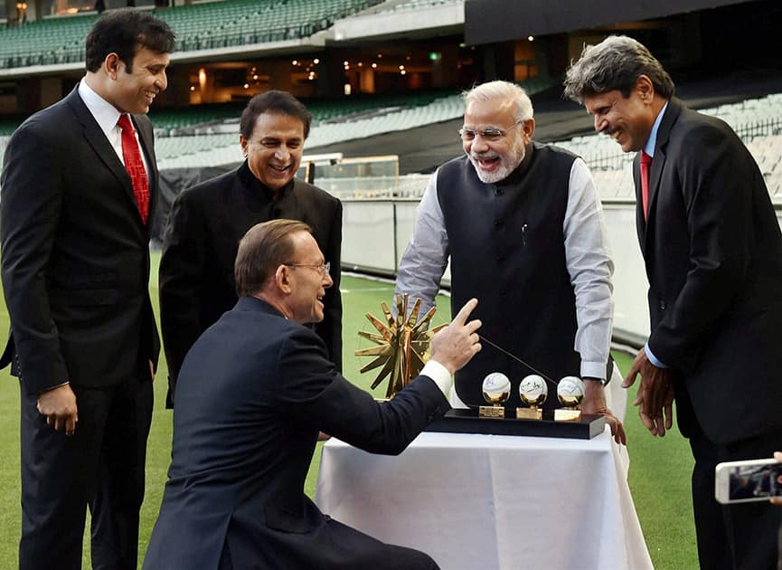 Prime Minister Narendra Modi and his Australian counterpart Tony Abbott with legendary cricketers Kapil Dev, Sunil Gavaskar and VVS Laxman during a function at Melbourne Cricket Ground in Melbourne.