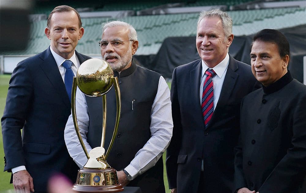 Prime Minister Narendra Modi and his Australian counterpart Tony Abbott with legendary cricketers Sunil Gavaskar and A Border during a function at Melbourne Cricket Ground in Melbourne.