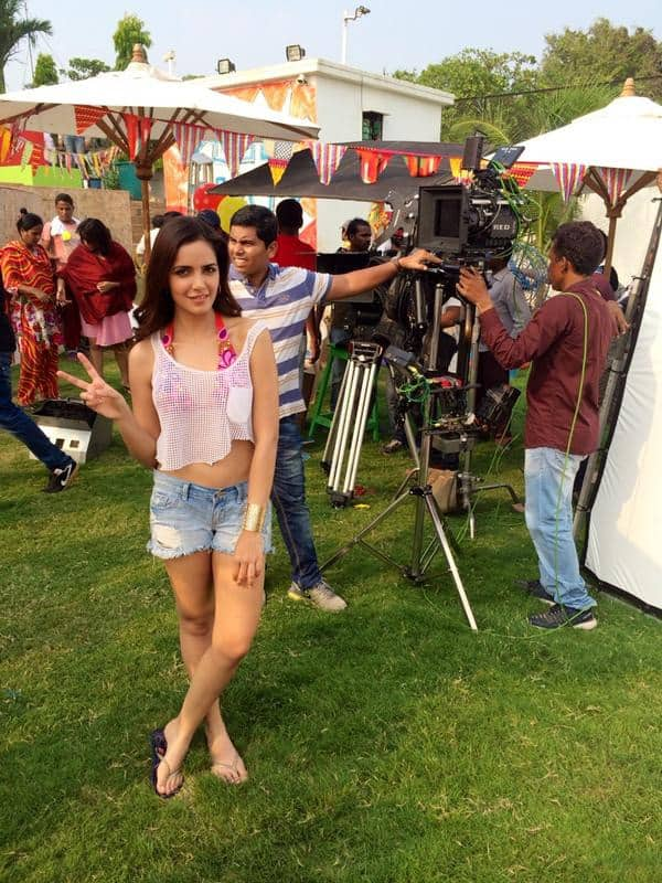 Shazahn Padamsee ‏:-Backkk on set #MeetThePatels #shoot #song #herewego -twitter