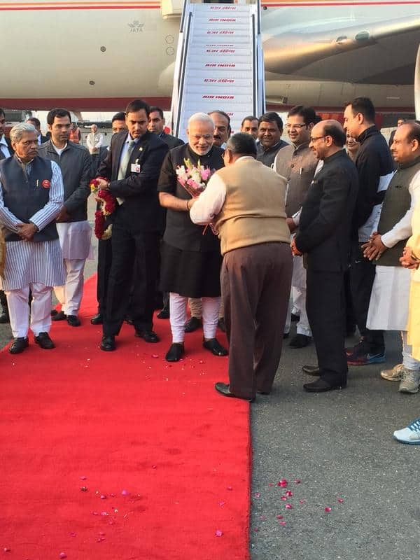 PM Narendra Modi being welcomed at Delhi airport. -twitter