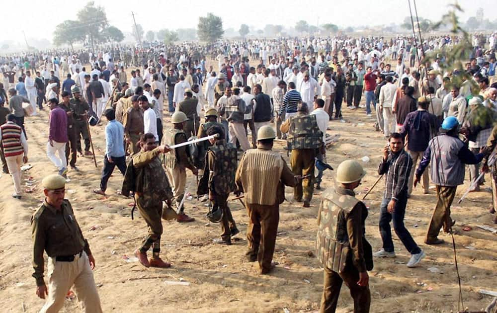 Police and Sant Rampals followers near Satlok Ashram in Hisar.