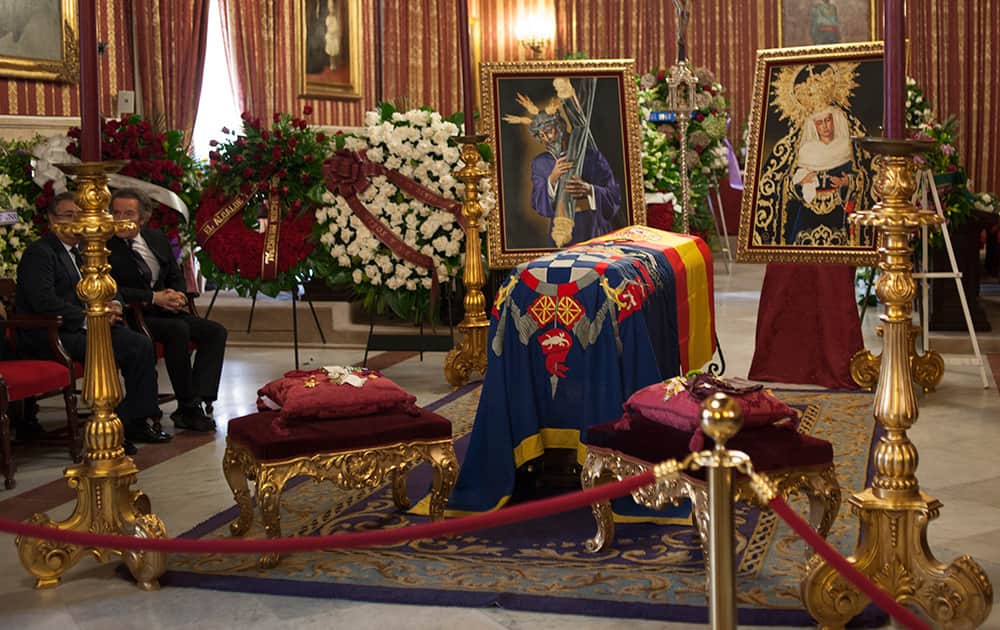 A coffin with the body of Maria del Rosario Cayetana Fitz-James Stuart y Silva Maria del Rosario Cayetana Fitz-James Stuart y Silva in her funeral chapel in the southern city of Seville, Spain.