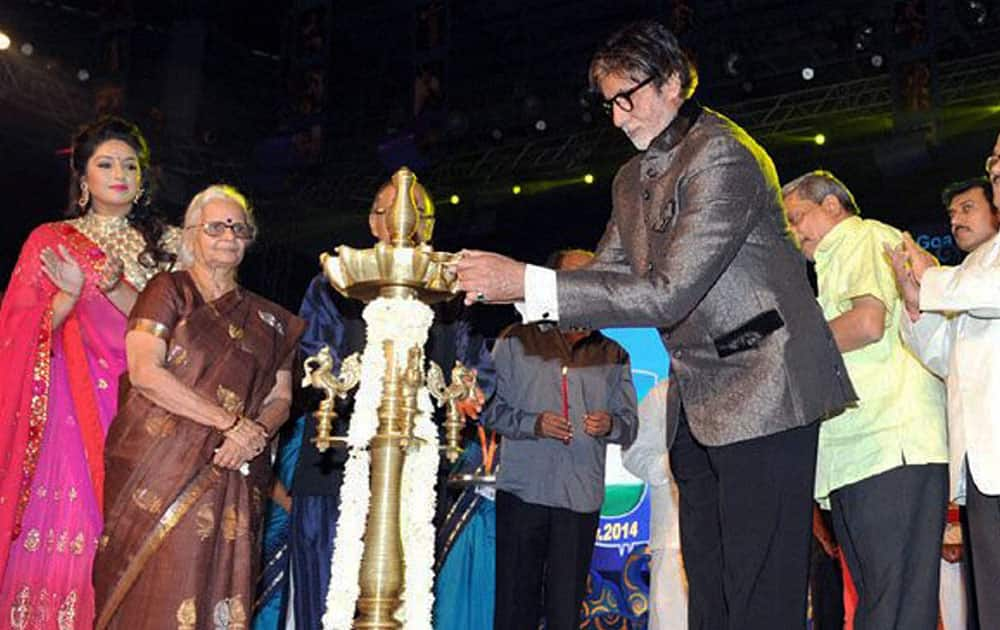 Mega actor Amitabh Bachchan lights the lamp to inaugurate the 45th International Film Festival of India 2014 in Panaji. Union Minister for Defence Manohar Parrikar, the Chief Minister of Goa Laxmi Kant Parsekar and other dignitaries are also seen.