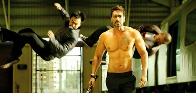 Ajay Devgn flaunts hot body for &#039;Action Jackson&#039;!