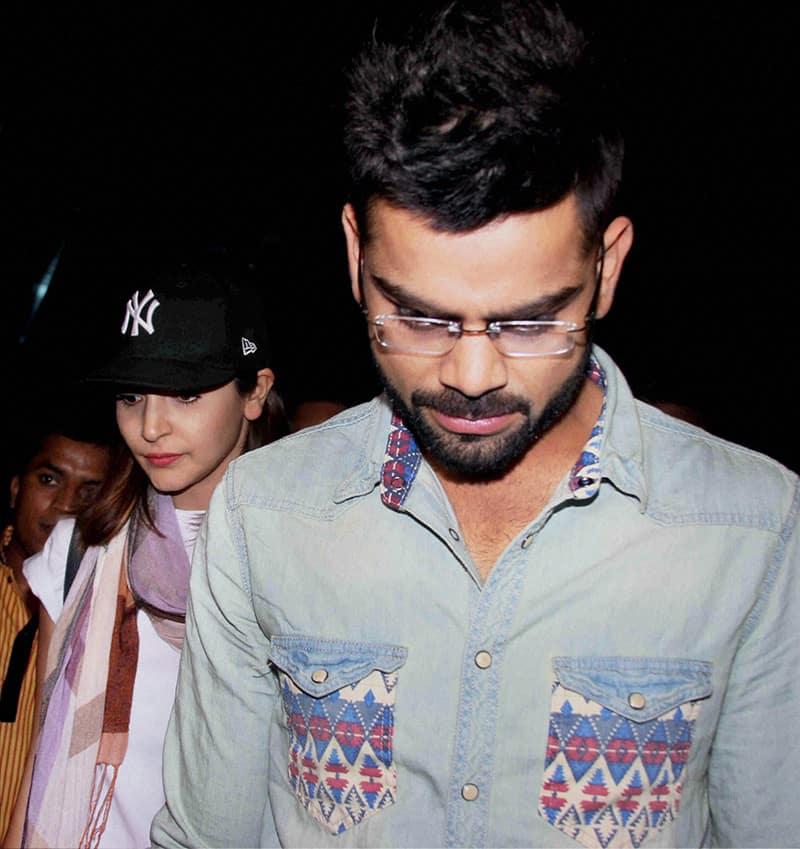 Anushka Sharma and Virat Kohli are spotted together at Mumbai Airport.