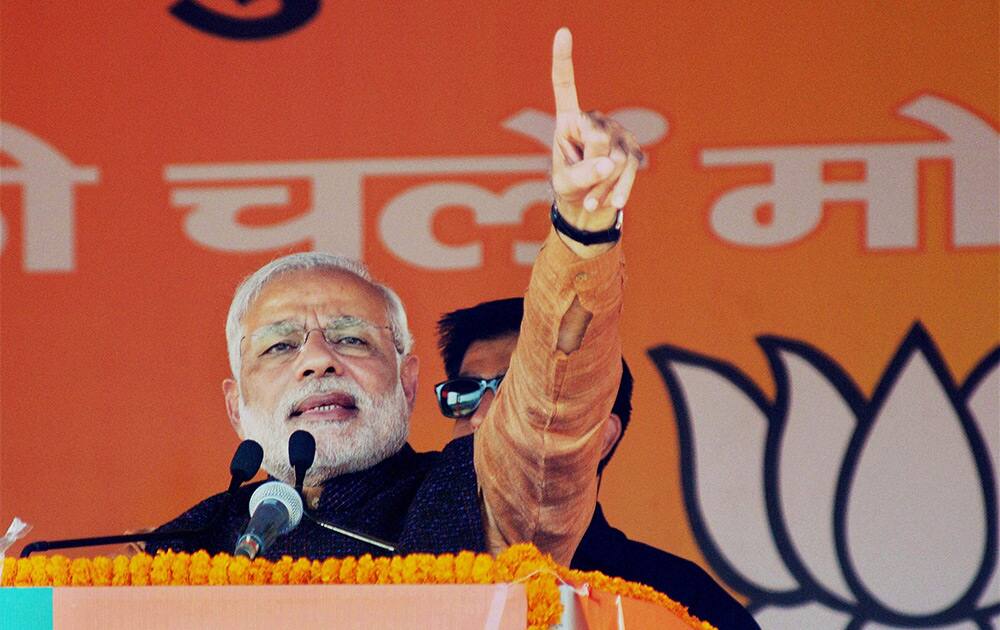 Prime Minister Narendra Modi addresses an election rally at Daltonganj in Palamu district.