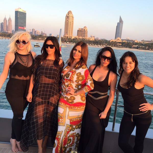 Kim Kardashian West ‏:-#YachtLife - Twitter