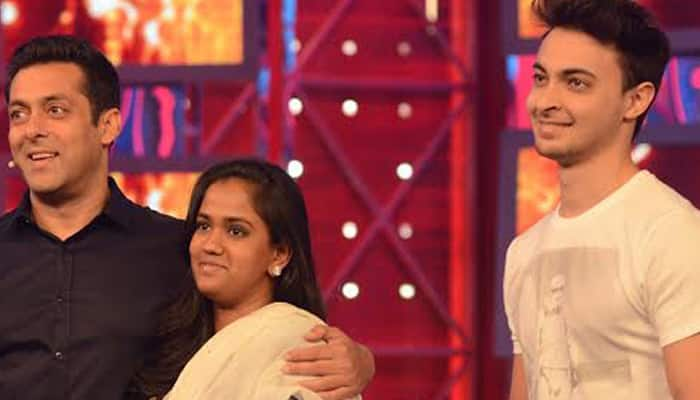 `Bigg Boss 8`: When Arpita, Aayush paid a surprise visit on Salman&#039;s show!