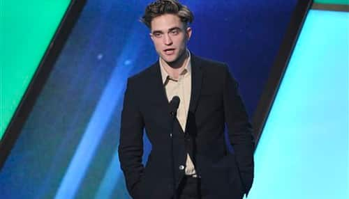 Robert Pattinson gets naughty with FKA Twigs in public