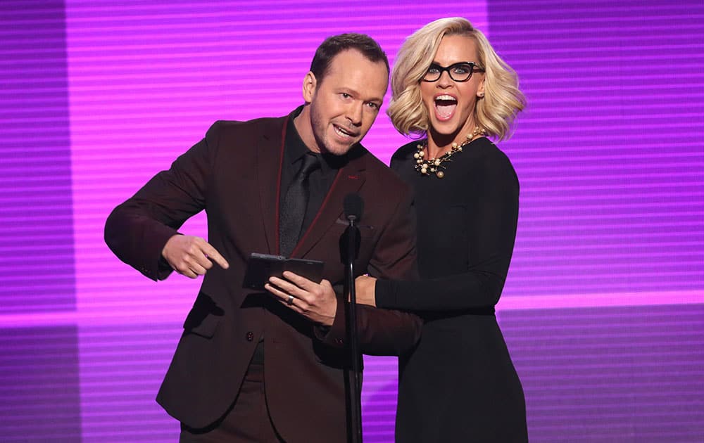 Donnie Wahlberg , left, and Jenny McCarthy present the award for favorite pop/rock album at the 42nd annual American Music Awards at Nokia Theatre L.A. 