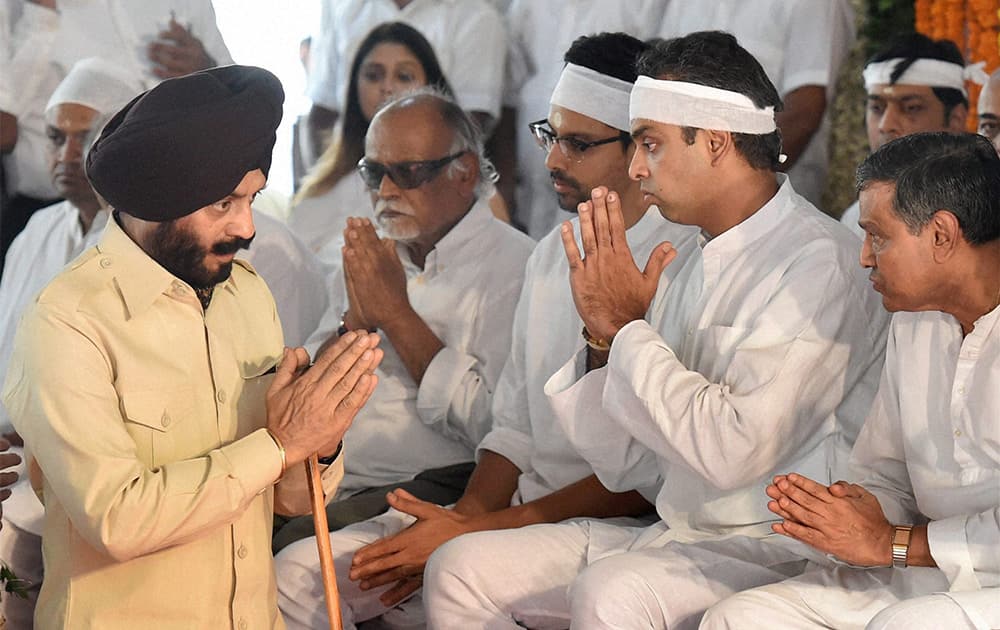 All-India Anti-Terrorist Front Chairman Maninderjeet Singh Bitta condoles with Milind Deora during the funeral of veteran party leader and former union minister Murli Deora in Mumbai.