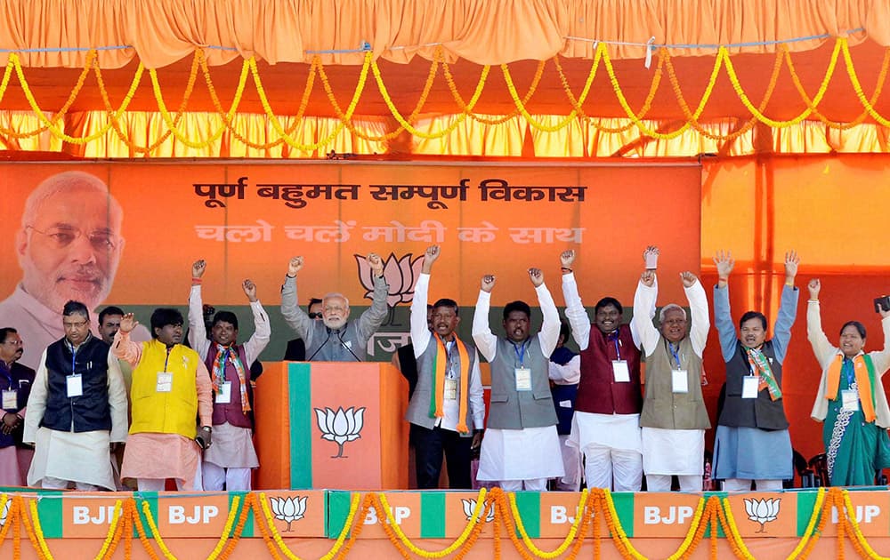 Prime Minister Narendra Modi with BJP leaders at an election rally at Chaibasa in Jharkhand.