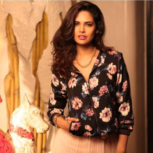 Twitter style: Esha Gupta