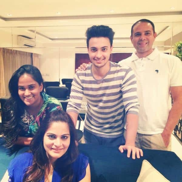 Arpita Khan Sharma ‏:-Hubby,Didi &her hubby! Family time!@aaysharma @atulreellife  -twitter