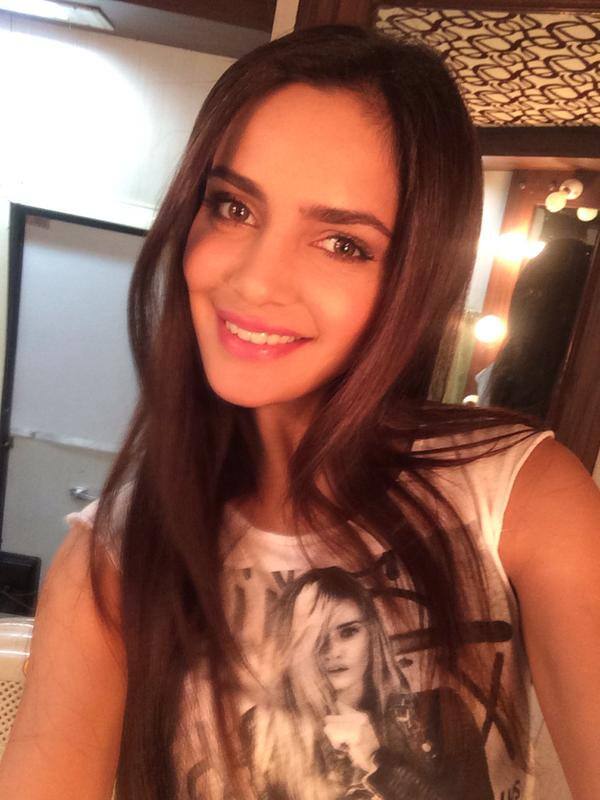 Shazahn Padamsee ‏:-Vanity insanity #selfietime -twitter