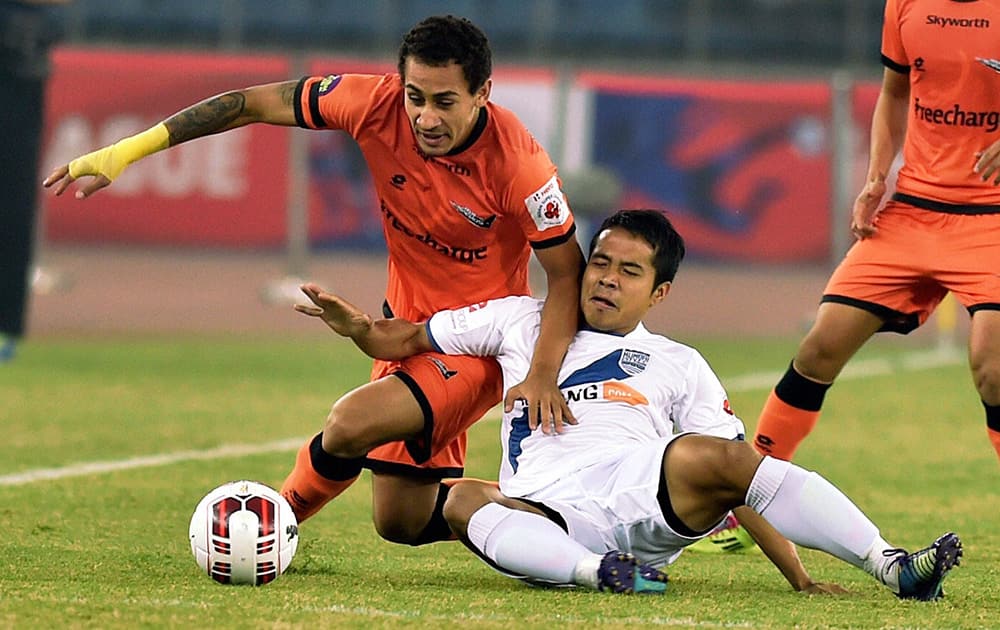 Delhi Dynamos FCs Gustavo M Dos Santos (Orange) and Mumbais Lalrindika Ralte vie for the ball during the ISL match between Delhi Dynamos FC and Mumbai City FC at Nehru Stadium in New Delhi.