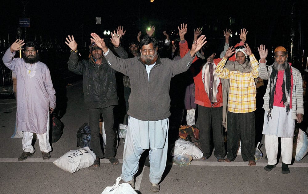  Indian fishermen who were being held prisoner in Pakistan arrive in India after their release.