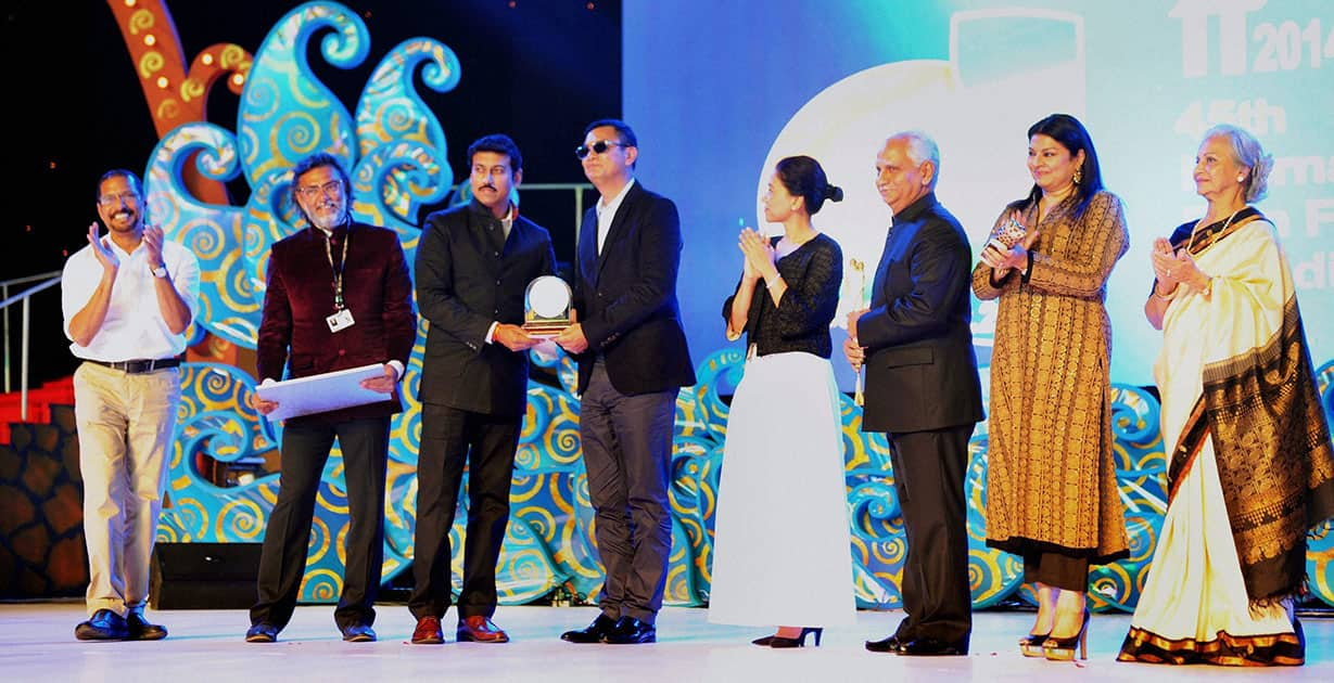 Renowned director Wong Kar-wai is conferred with Lifetime Achievement Award by Minister of State for Information and Broadcasting, Rajyavardhan Rathore during the International Film Festival of India, in Panaji. Actors Waheeda Rehman and Nana Patekar, and directors Rakeysh Omprakash Mehra and Ramesh Sippy are also seen.
