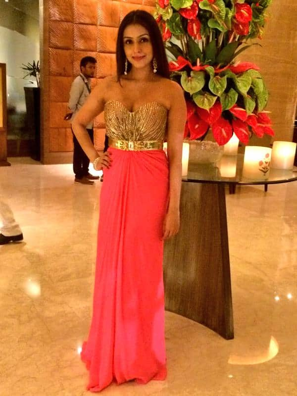 Aarti Chabria ‏:- In a gorgeous gold and pink Swapnil Shinde gown at the lobby #taj vivanta #goa all set for #iffi2014 ysterday. -twitter