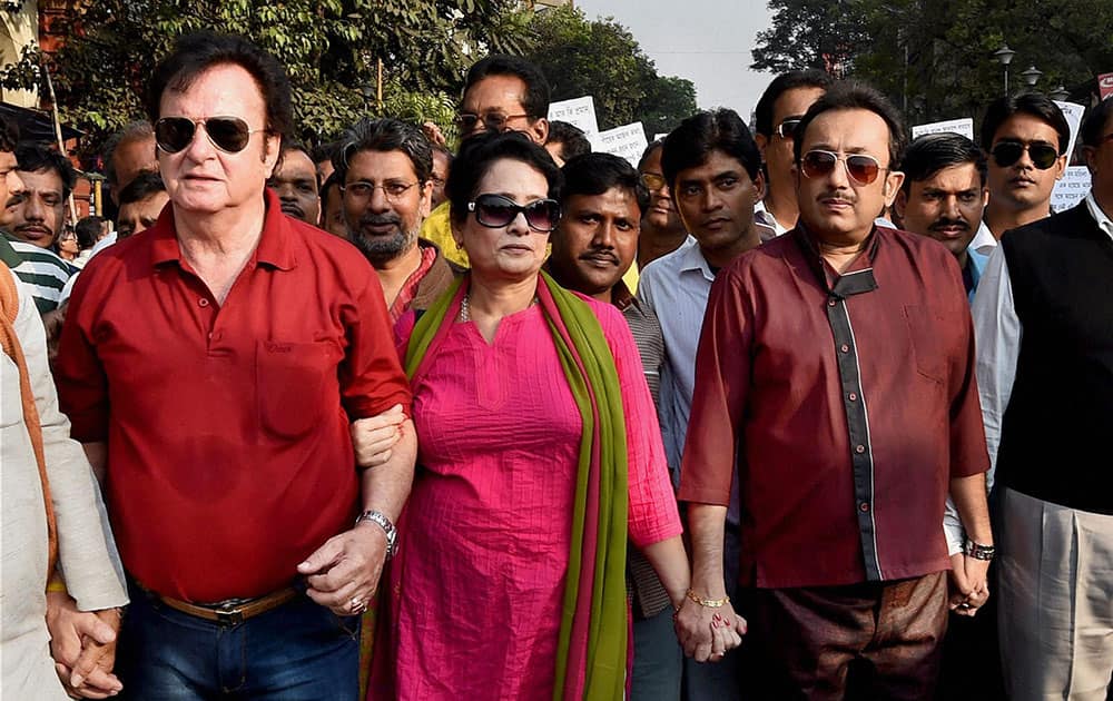 Veteran film actor and BJP leader George Becker, with his wife and actor Joy Goswami along with others participate in rally in Kolkata on Tuesday in support of CBI investigation in Saradha chit fund scam.