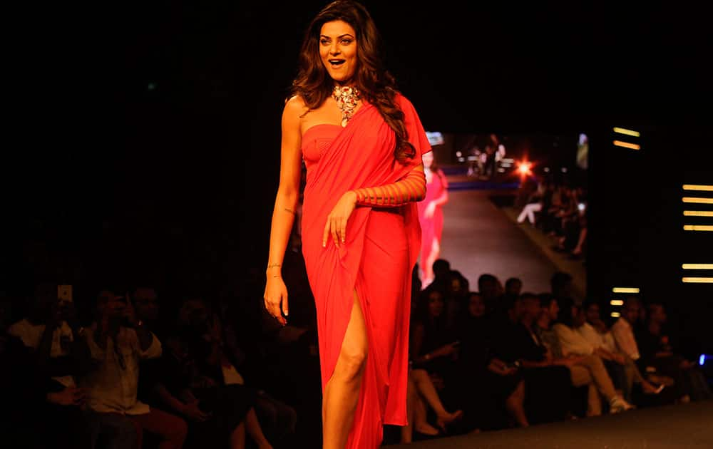 Sushmita Sen walks the ramp during the Blender’s Pride Fashion Tour 2014 in Mumbai. -DNA