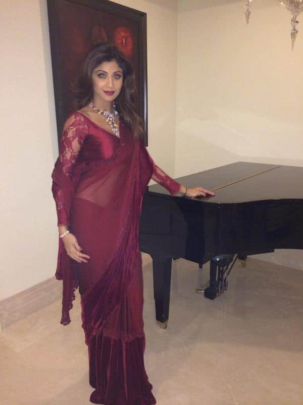 SHILPA SHETTY:- Wearing a stunning sari by my darling @manish malhotra and jewels by anmol:)  Attending Rajat sharmas event. -twitter