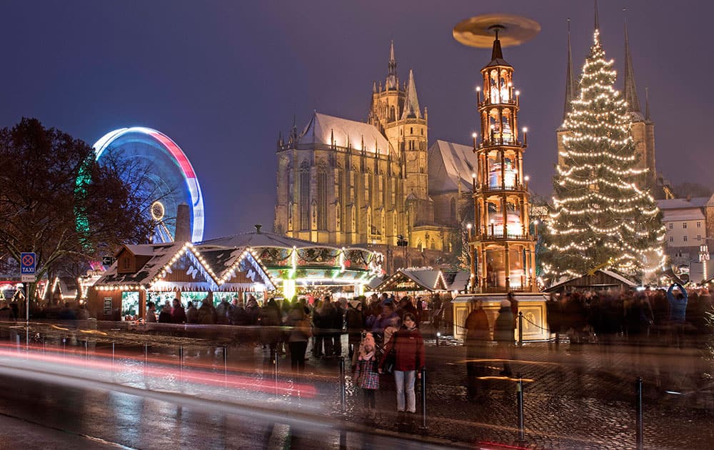 this picture shows the Christmas market in front of the Mariendom (Cathedral of Mary) in Erfurt, central Germany