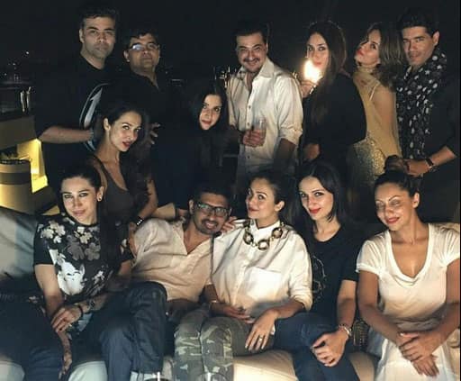 Kareena Kapoor :— Kareena parties with her closest Bollywood friends -twitter