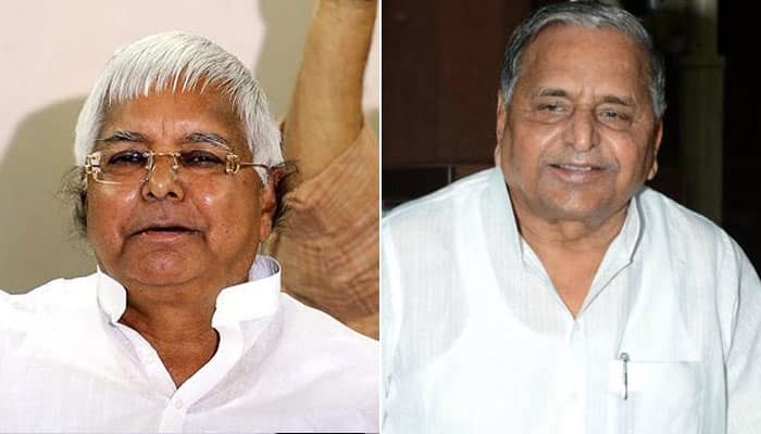 Lalu visits Mulayam in Lucknow with &#039;shagun&#039; for daughter&#039;s wedding