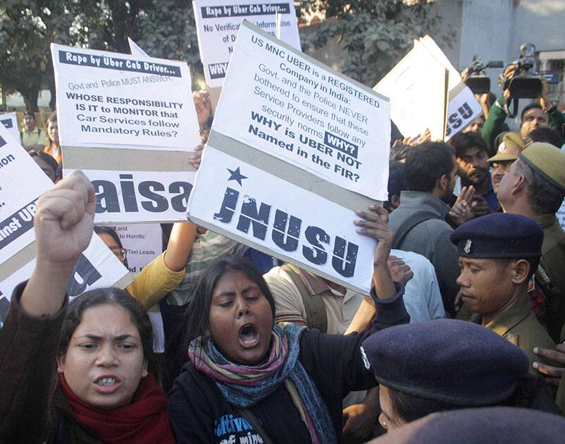 Members of Aisa protest at PHQ after the Girl Rape in Taxi in New Delhi.