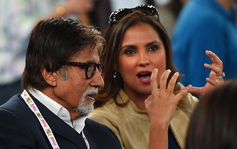 Bollywwod actor Amitabh Bacchan and Lara Dutta at the International Premier Tennis League (IPTL) at IGI stadium in New Delhi.