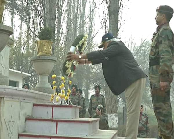 PM Narendra Modi pays tributes to jawaans at the #BadamiBagh headquarters of the Indian #Army. -twitter 