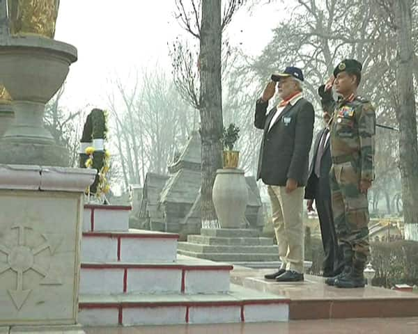 PM Narendra Modi pays tributes to jawaans at the #BadamiBagh headquarters of the Indian #Army. -twitter 