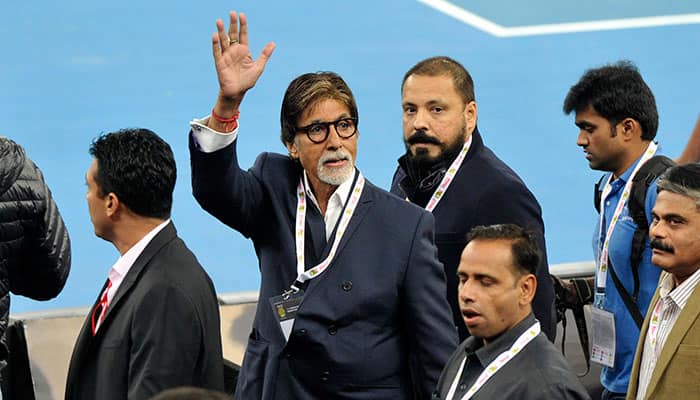 Amitabh Bachhan (C) during the IPTL match between Micromax Indian Aces and DBS Singapore Slammers at IGI indoor stadium in New Delhi. -DNA