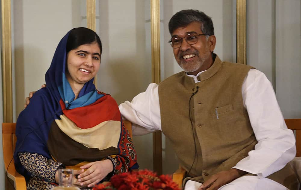 Joint-Nobel Peace prize winners Malala Yousafzai and Kailash Satyarthi attend a press conference in Oslo, Norway.