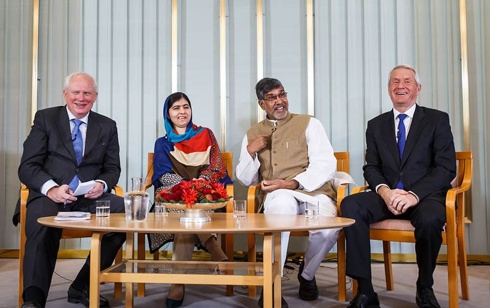 Secretary of the Norwegian Nobel Committee, Geir Lundestad, left, Nobel Peace Prize laureates Malala Yousafzai, 2nd left and Kailash Satyarthi, 2nd right, with Chair of the Norwegian Nobel Committee, Thorbjorn Jagland attend a press conference in Oslo, Norway.