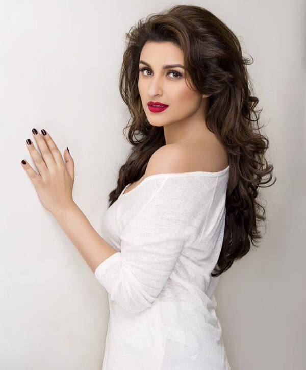 Parineeti Chopra ‏:- Mere photo ko seene se, yaar! Chipkaale saiyaan phebikol seee! #newphoto @DabbooRatnani @M_Contractor  - Twitter