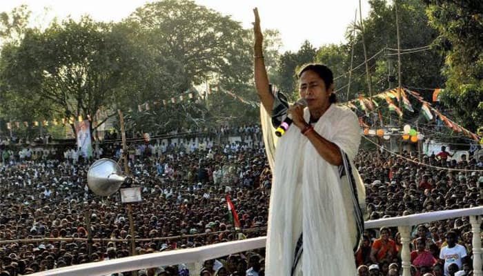 Saradha scam: Mamata Banerjee to take her protest against TMC minister&#039;s arrest to Kolkata streets today