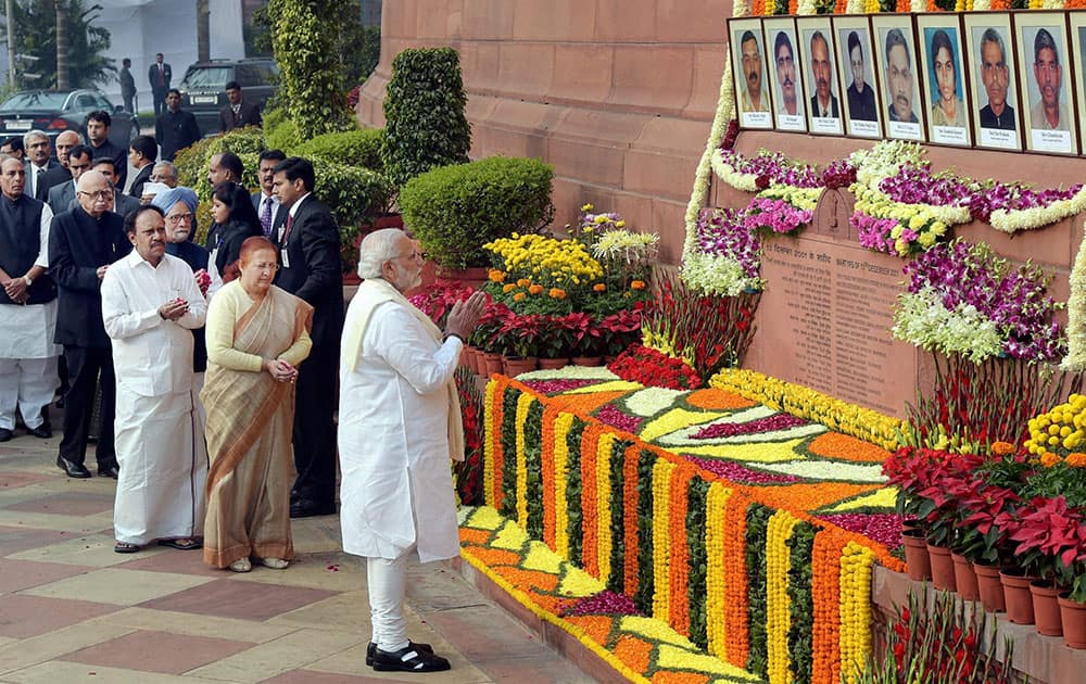 Prime Minister Narendra Modi, Lok Sabha Speaker Sumitra Mahajan and other dignitaries paying tributes to the martyrs of 2001 Parliament attack on its 13th anniversary, at Parliament House in New Delhi.