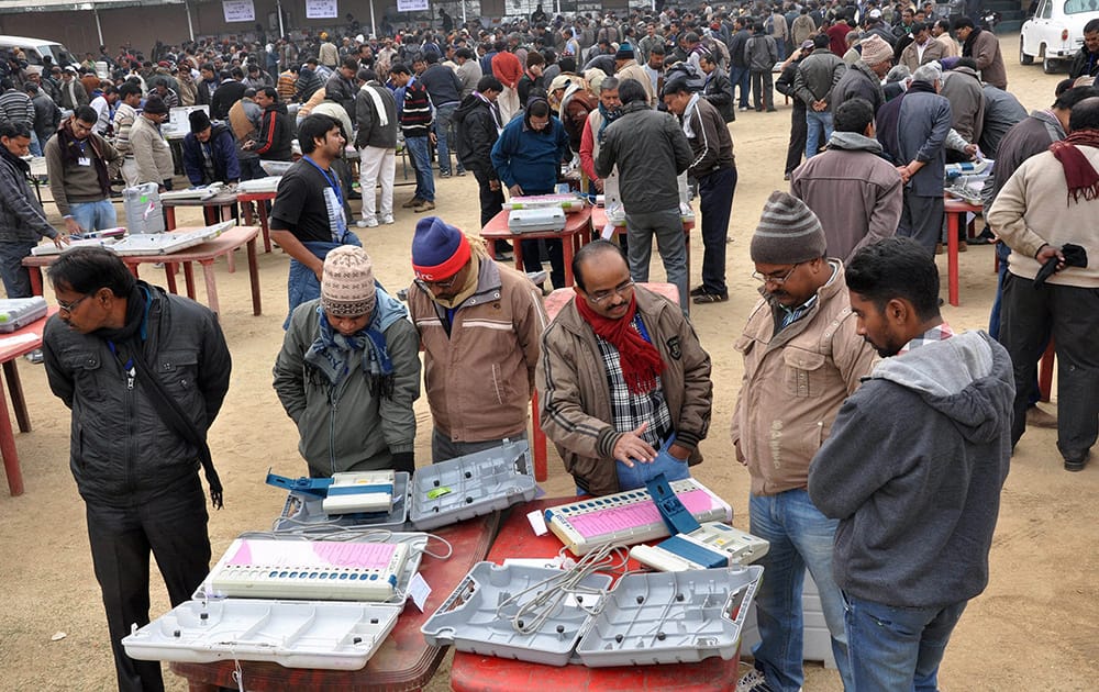 Poll officials inspect EVMs before leaving for polling stations for the 4th phase of Jharkhand assembly elections.