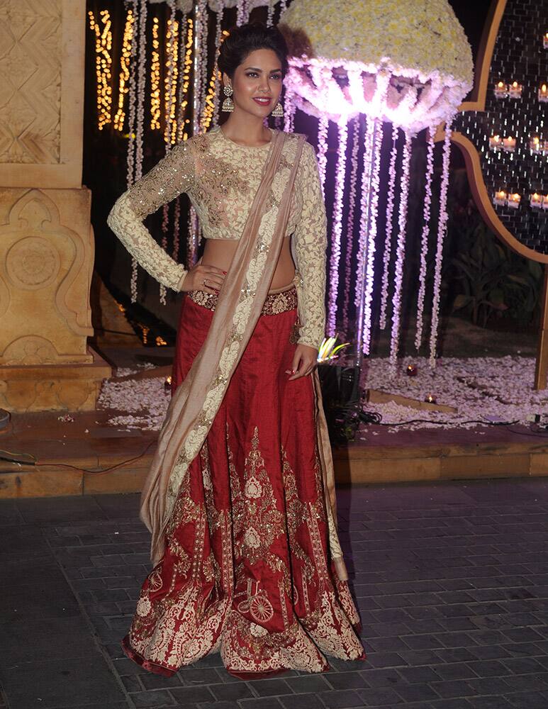 Esha Gupta during Riddhi Malhotra and Tejas Talwalkar marriage reception in Mumbai.- dna