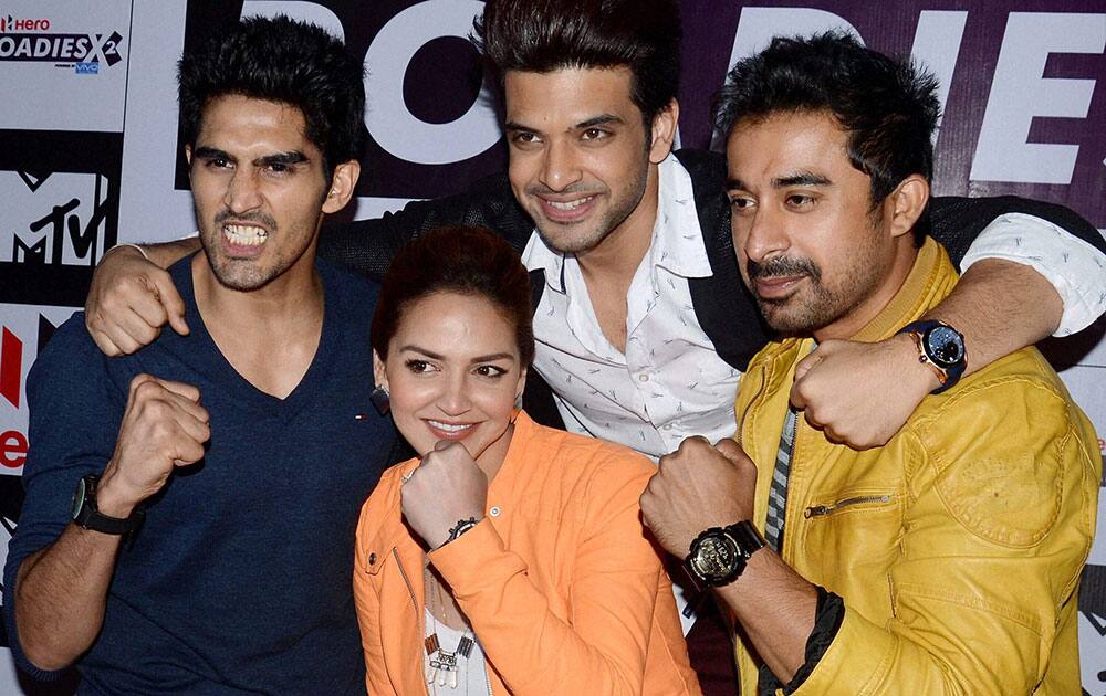 Boxer Vijender Singh and actors Esha Deol, Karan Kundra and Rannvijay Singh during a promotional programe in Kolkata.