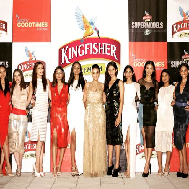 neha dhupia :- Me n the girls ... One last time! It's the #grandfinale tonight ... Tune in now on @ndtvgoodtimes 10 pm ... #KFHunt @kingfishersupermodels -instagram