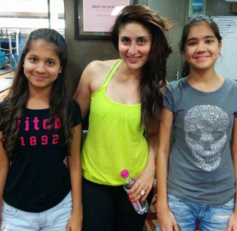 Kareena posed with her Fans at The Gym. Natural Beauty Bebo -twitter