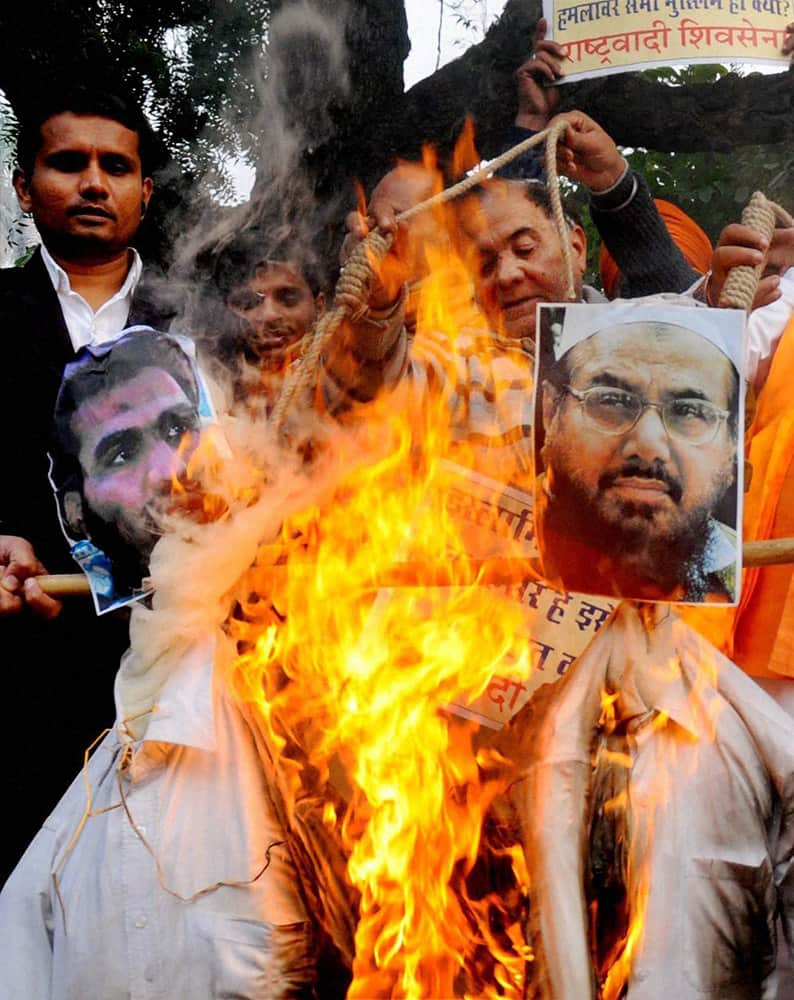 New Delhi: Activists of Rashtrawadi Shiv Sena burn effigies during their protest against terrorism.